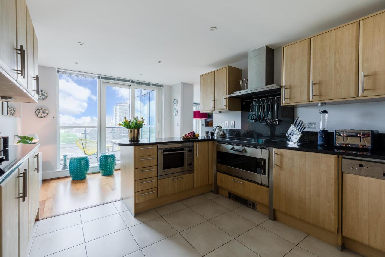 Best Thames View In Town! Large Luxxe Nomad Design Family Home London Exterior photo