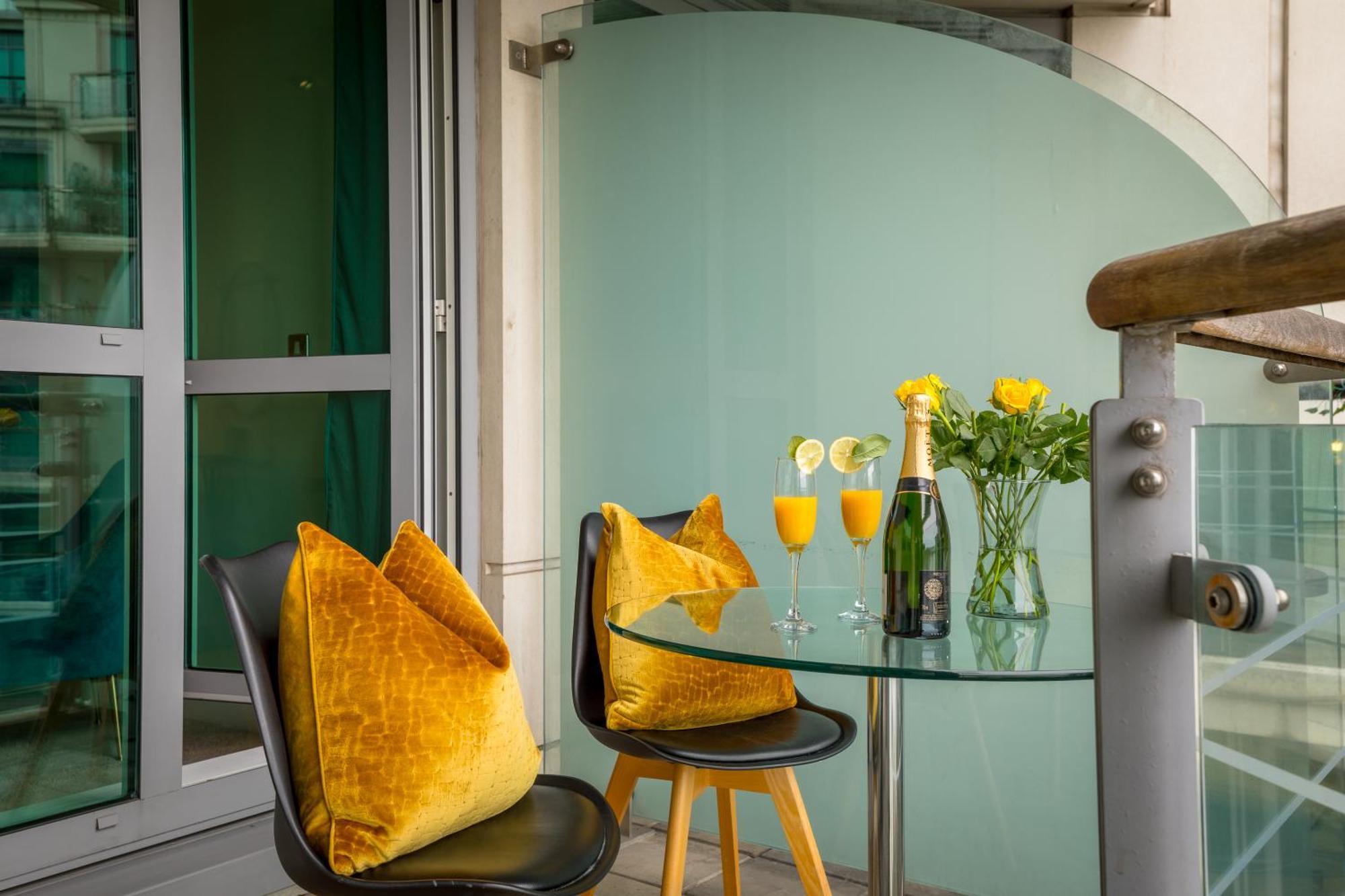 Best Thames View In Town! Large Luxxe Nomad Design Family Home London Exterior photo